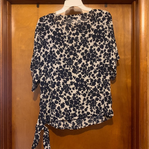 Michael Michael Kors Size M Pinstripe Blue Floral Top - Picture 5 of 5